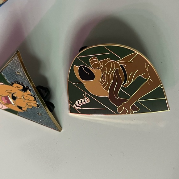 Disney Lady And The Tramp Pin Set - Limited Edition Tony and Trusty Pins - Picture 3 of 5